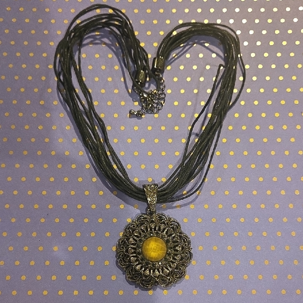 Elegant Silver and Yellow Pendant Necklace